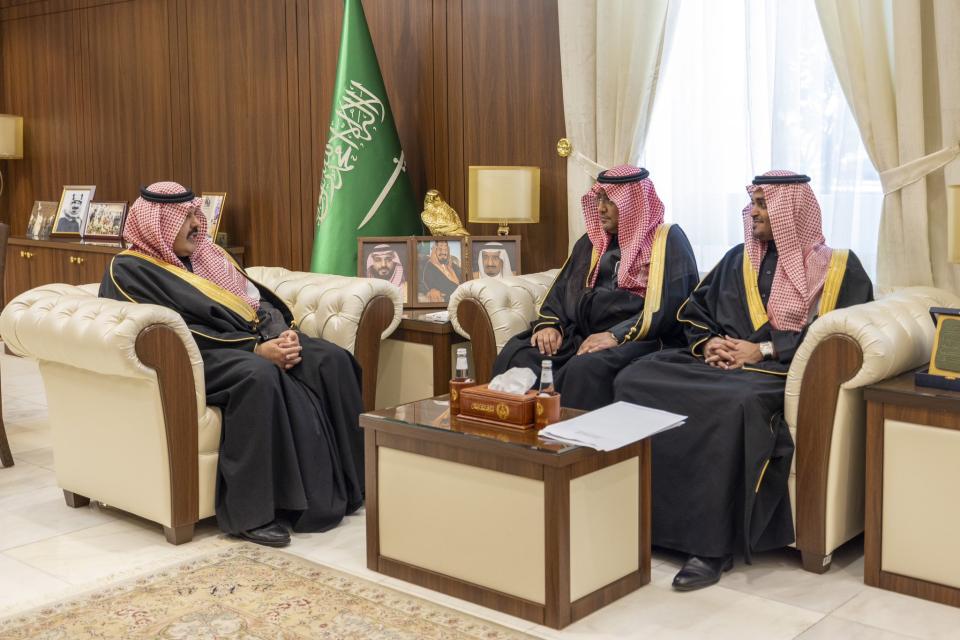 أمير منطقة حائل يستقبل رئيس اللجنة الوطنية للترفيه في اتحاد الغرف السعودية