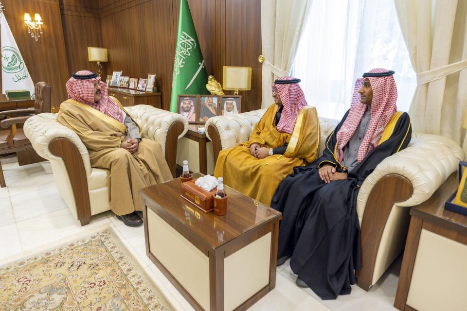أمير منطقة حائل يستقبل نائب محافظ الهيئة العامة للأمن الغذائي