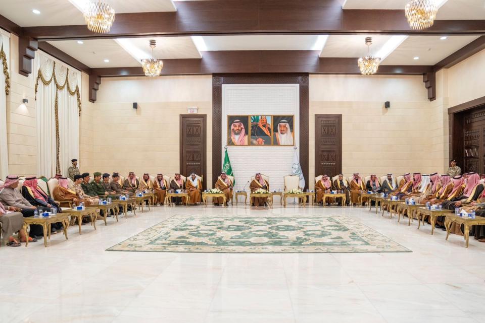 أمير حائل يستقبل المهنئين بمناسبة حلول شهر رمضان المبارك