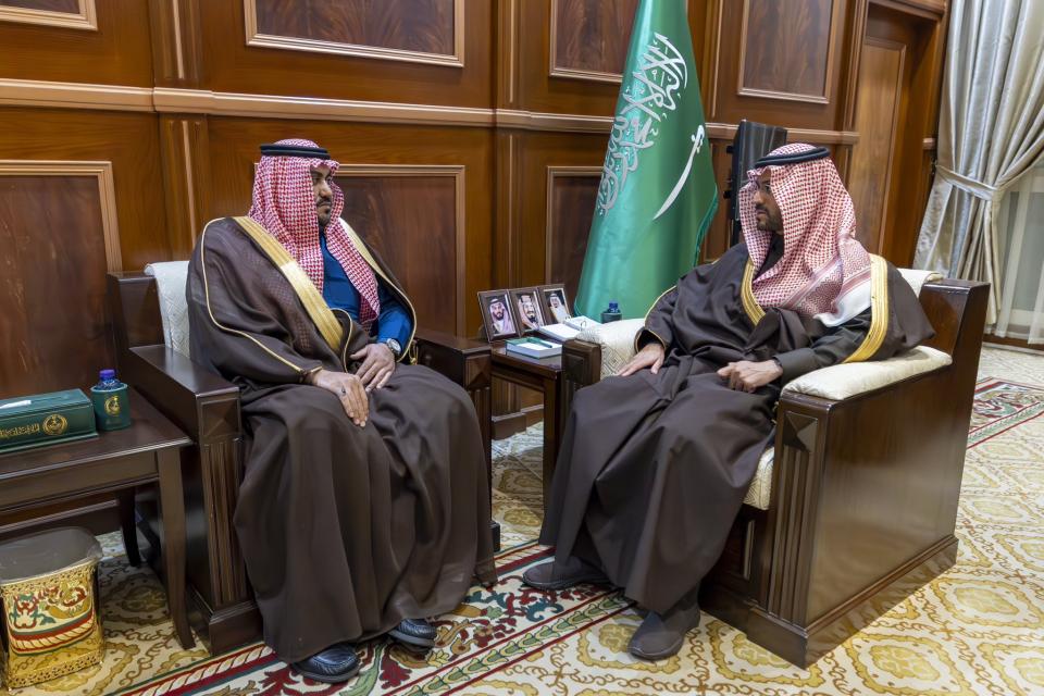 نائب أمير حائل يستقبل مدير فرع الإدارة العامة للمجاهدين بالمنطقة
