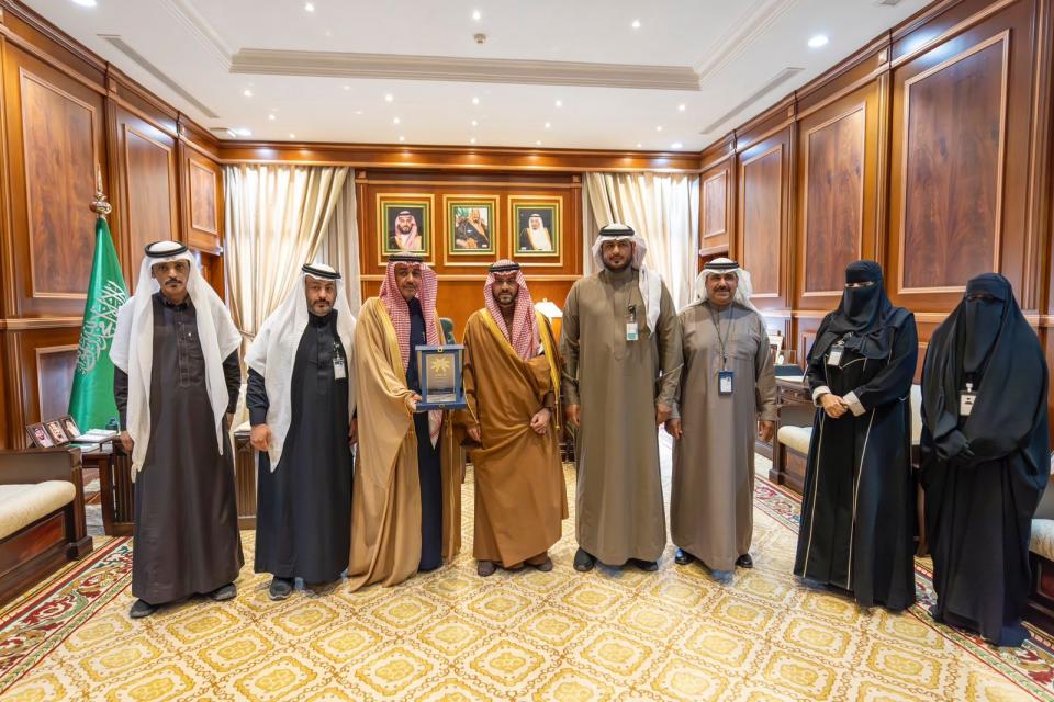 نائب أمير حائل يستقبل مدير عام فرع وزارة الموارد البشرية والتنمية الاجتماعية بالمنطقة