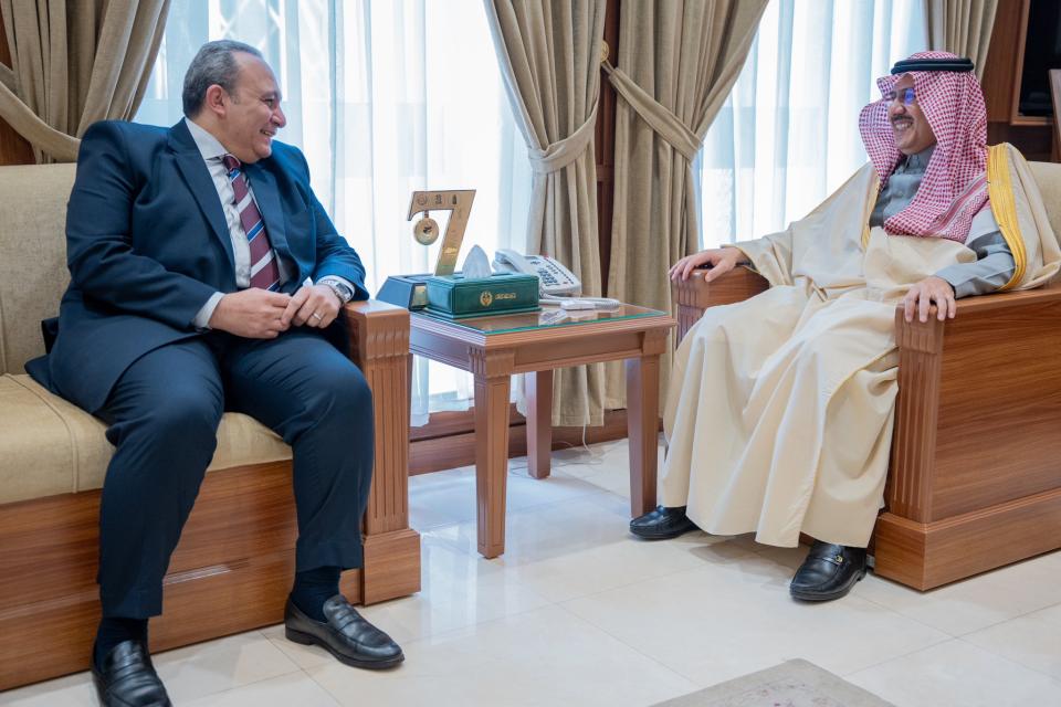 استقبل وكيل إمارة منطقة حائل المكلف علي بن سالم آل عامر،‏رئيس الشعبة القنصلية بالسفارة المصرية لدى المملكة القنصل طارق ‏أحمد