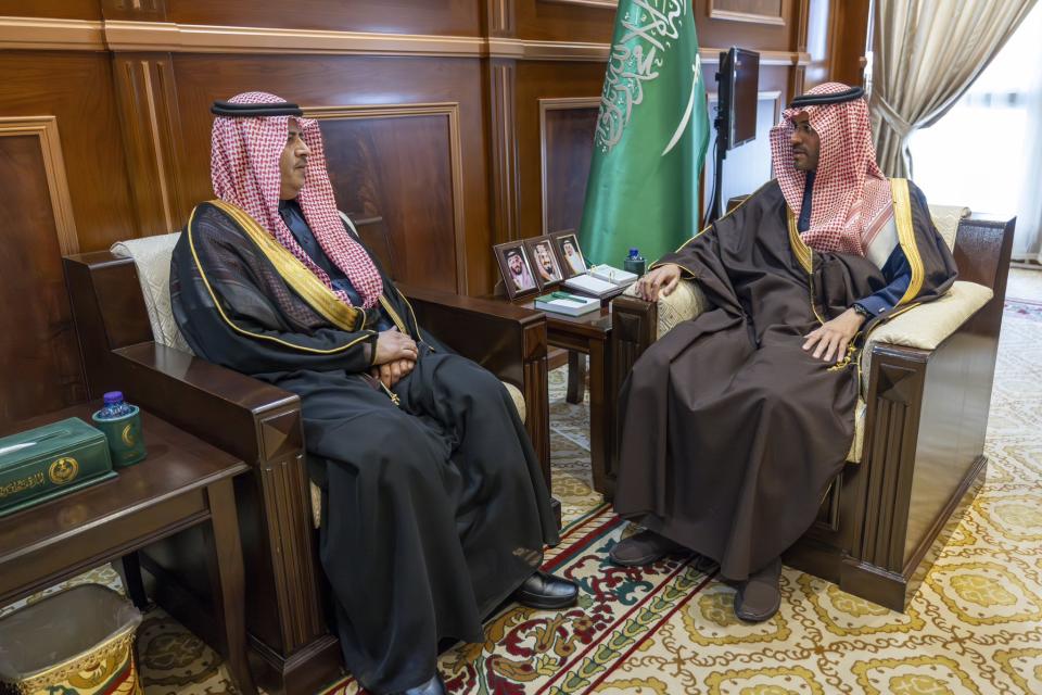 نائب أمير حائل يستقبل مدير إدارة التحريات الإدارية بالمنطقة