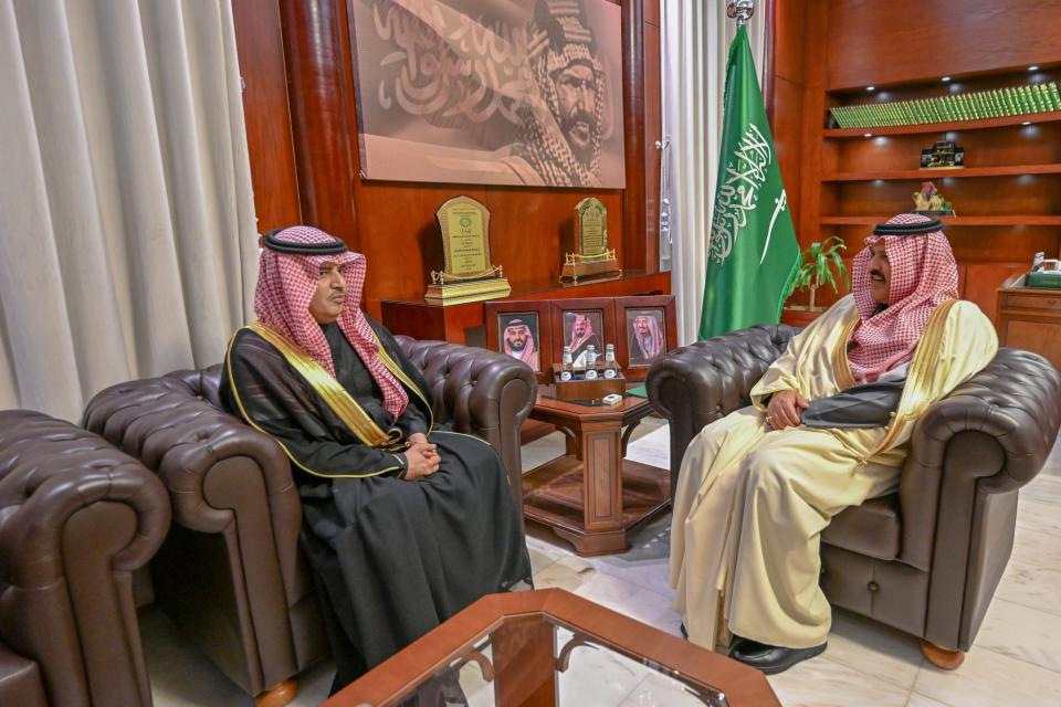 أمير منطقة حائل يستقبل مدير إدارة التحريات الإدارية بالمنطقة المعيَّن حديثًا