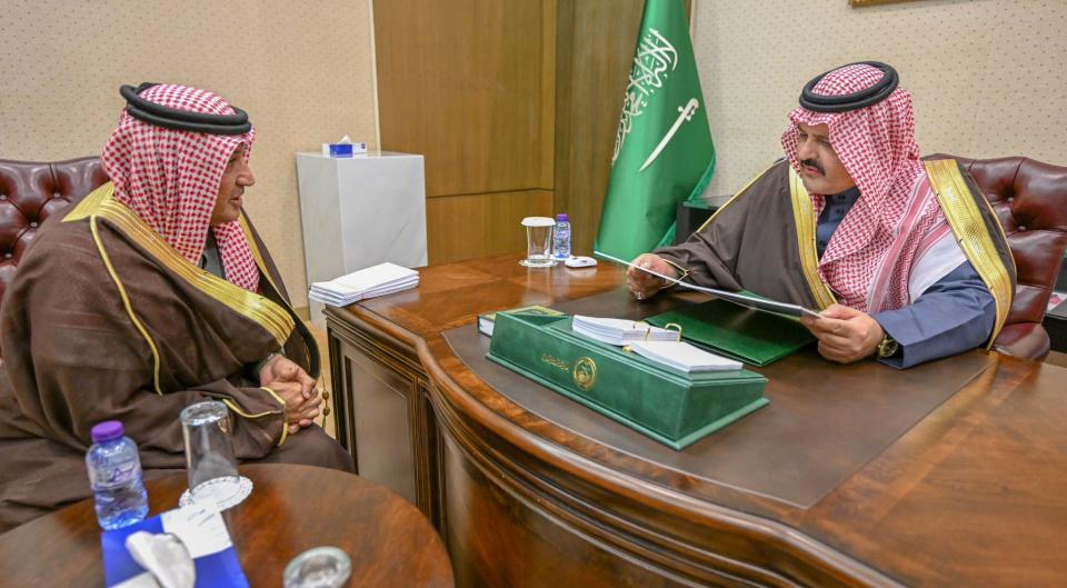 الأمير عبدالعزيز بن سعد يستقبل رجل الأعمال بدر المعجل