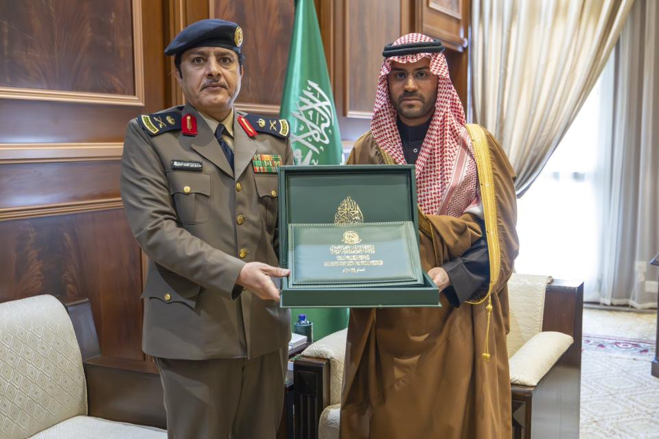 نائب أمير حائل يستقبل مدير الدفاع المدني بالمنطقة