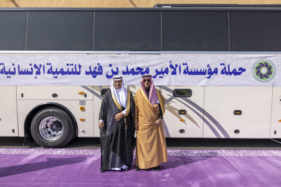 نائب أمير حائل يطلق حملة "100 معتمر" بتكفّل من مؤسسة الأمير محمد بن فهد الإنسانية