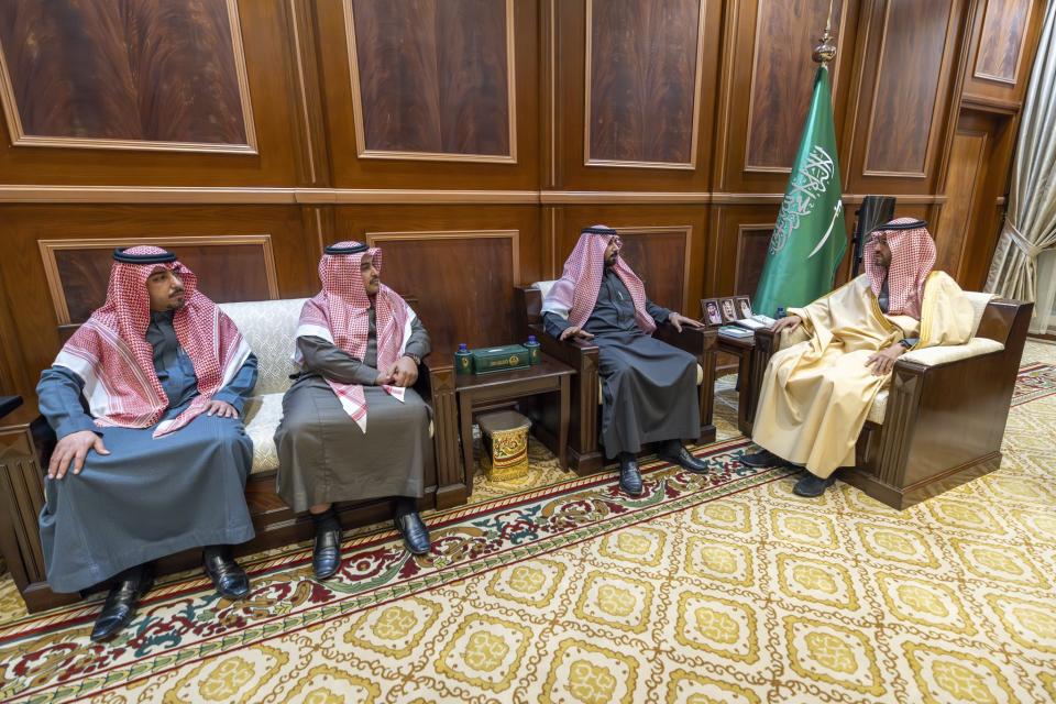 نائب أمير حائل يستقبل مدير فرع البنك الأول بمناسبة تحقيق مراكز متقدمة في الأداء لعام 2024