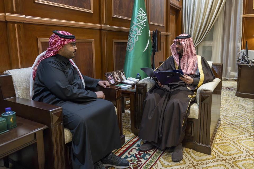 نائب أمير منطقة حائل يتسلّم التقرير الختامي لـ "مؤتمر أجا التقني" الذي أقيم بالمنطقة