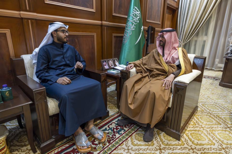 نائب أمير حائل يستقبل الفائز بمبادرة "ألهمني"