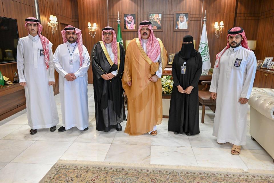 أمير حائل يستقبل مدير مكتب صحيفة الساحات العربية بالمنطقة