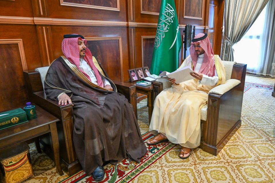 نائب أمير حائل يستقبل رئيس وأعضاء جمعية "عزم" لدعم مرضى التصلب المتعدد بالمنطقة