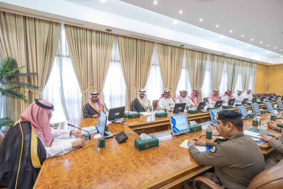أمير حائل يرأس اجتماع اللجنة الرئيسية للدفاع المدني بالمنطقة
