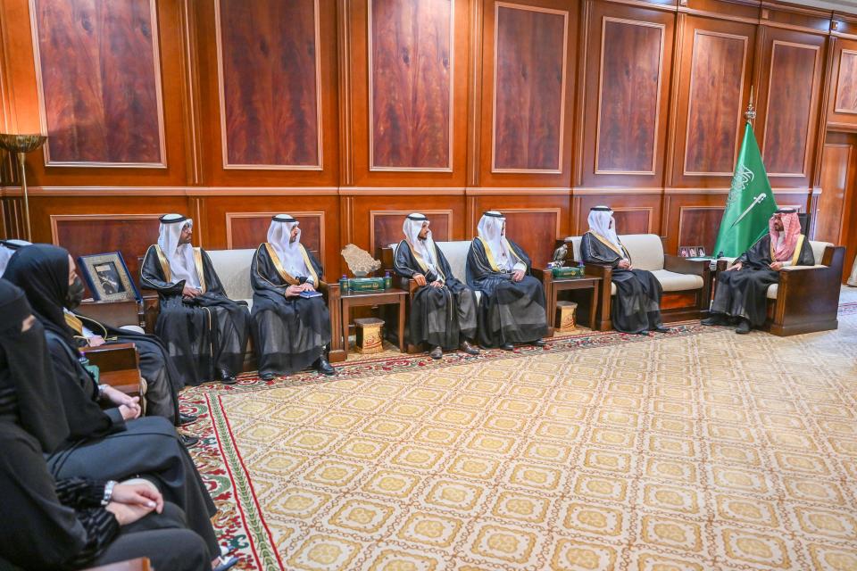 الأمير فيصل بن فهد يستقبل رئيس جامعة حائل