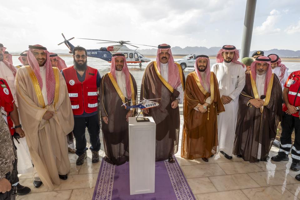 الأمير عبدالعزيز بن سعد بن عبدالعزيز يدشن طائرة الإسعاف الجوي "نايلات"