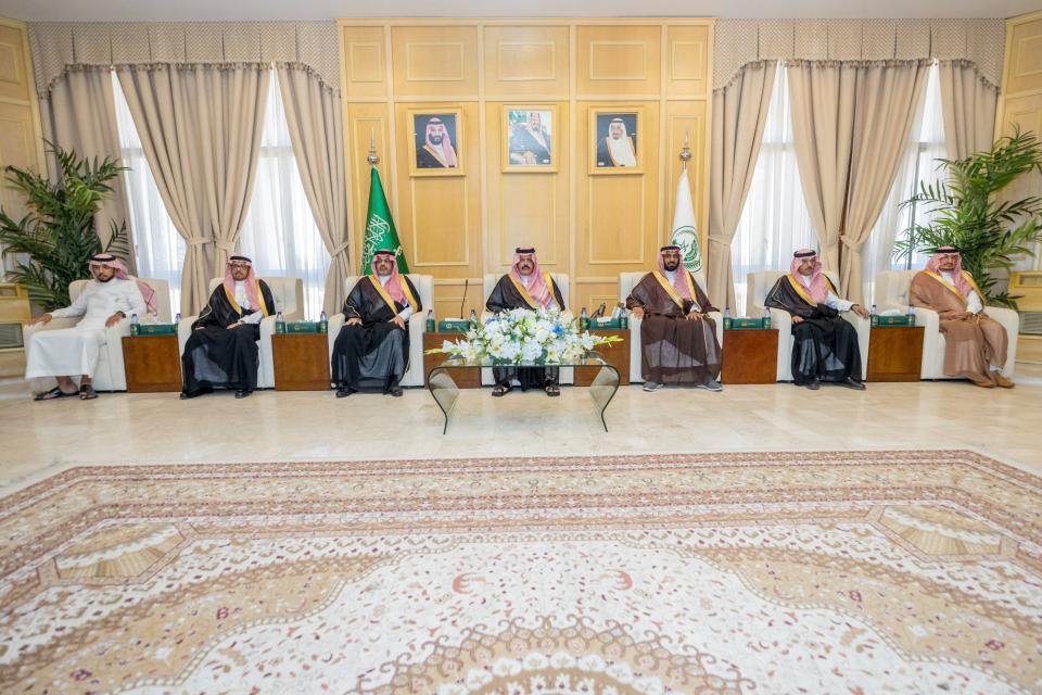 أمير منطقة حائل يرعى حفل مراسم توقيع اتفاقيات بين هيئة الصحفيين السعوديين بالمنطقة مع عدد من الجهات الحكومية 