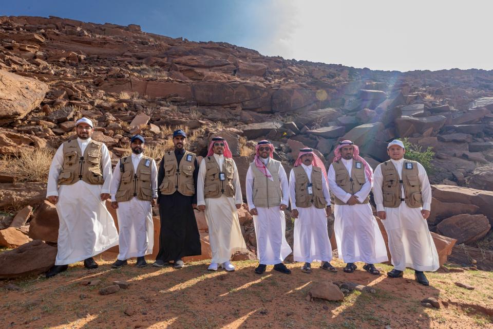 نائب أمير حائل يزور المواقع الأثرية في محافظة الحائط بالمنطقة