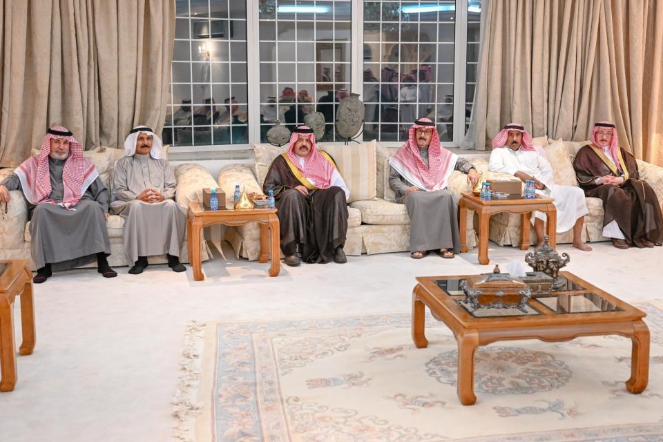 أمير منطقة حائل ونائبه يقدمان العزاء لأسرة الجراد في وفاة فقيدهم