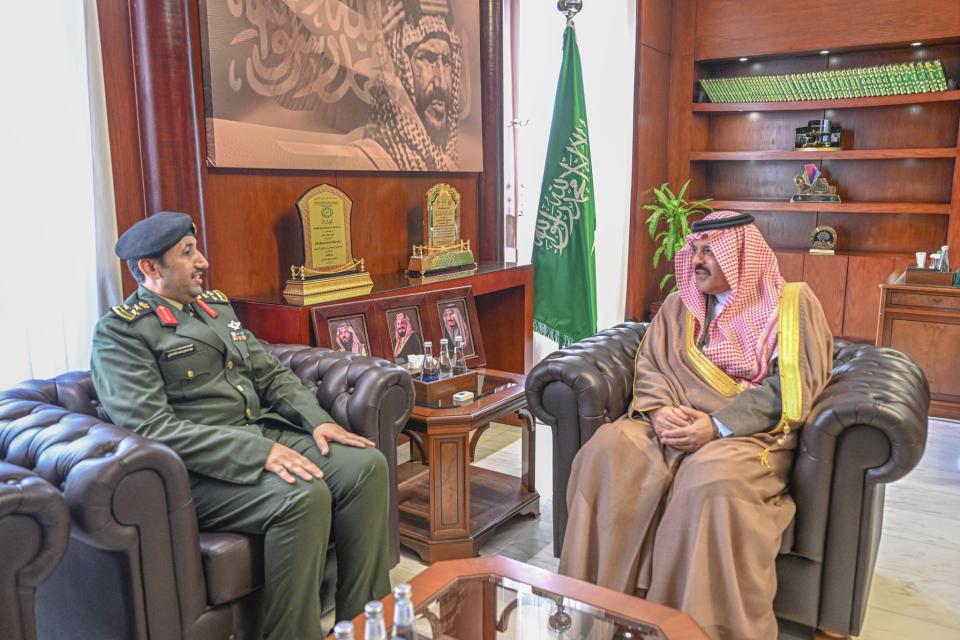 أمير حائل يستقبل مدير السجون بالمنطقة