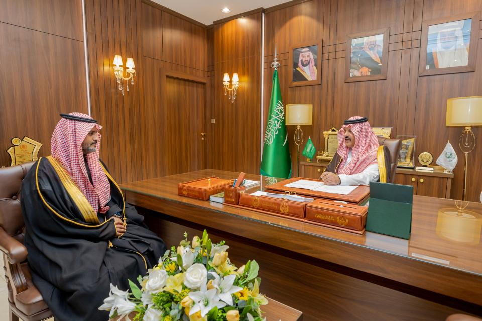 أمير حائل يستقبل مدير عام الشؤون الصحية بالمنطقة المعين حديثًا