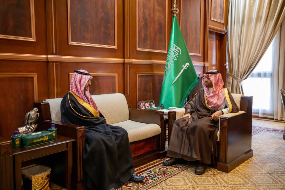 نائب أمير حائل يستقبل مدير عام الشؤون الصحية بالمنطقة المعين حديثاً