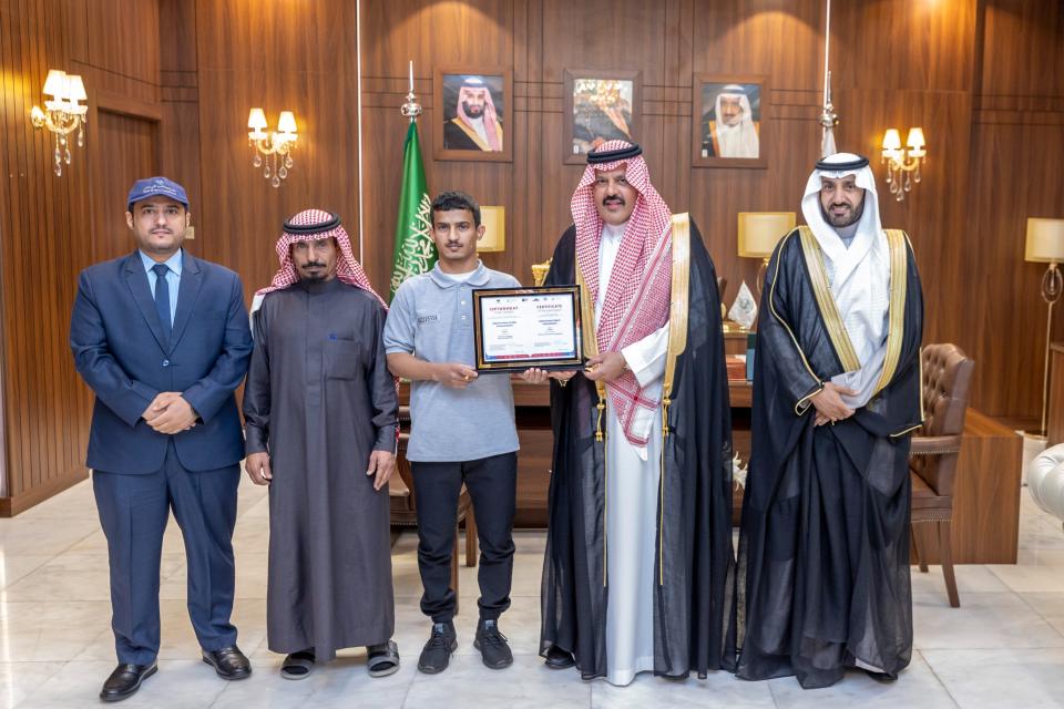 أمير منطقة حائل يستقبل الفائز في بطولة التميز المهني الدولية "ابيليمبيكس" لذوي الإعاقة 2023