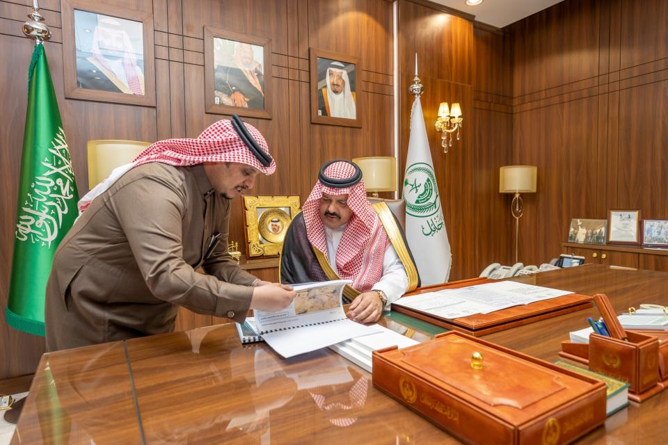الأمير عبدالعزيز بن سعد يستقبل أمين منطقة حائل