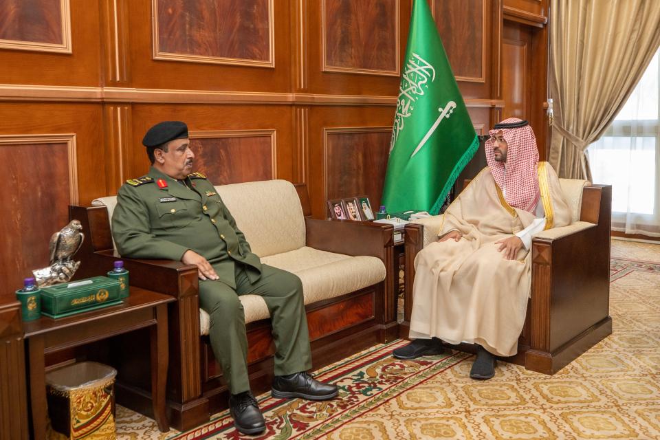نائب أمير حائل يستقبل مدير سجون المنطقة