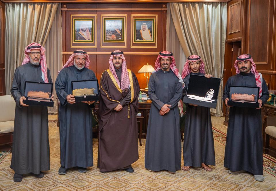 نائب أمير منطقة حائل يستقبل الفائزين في مهرجان الملك عبدالعزيز للصقور