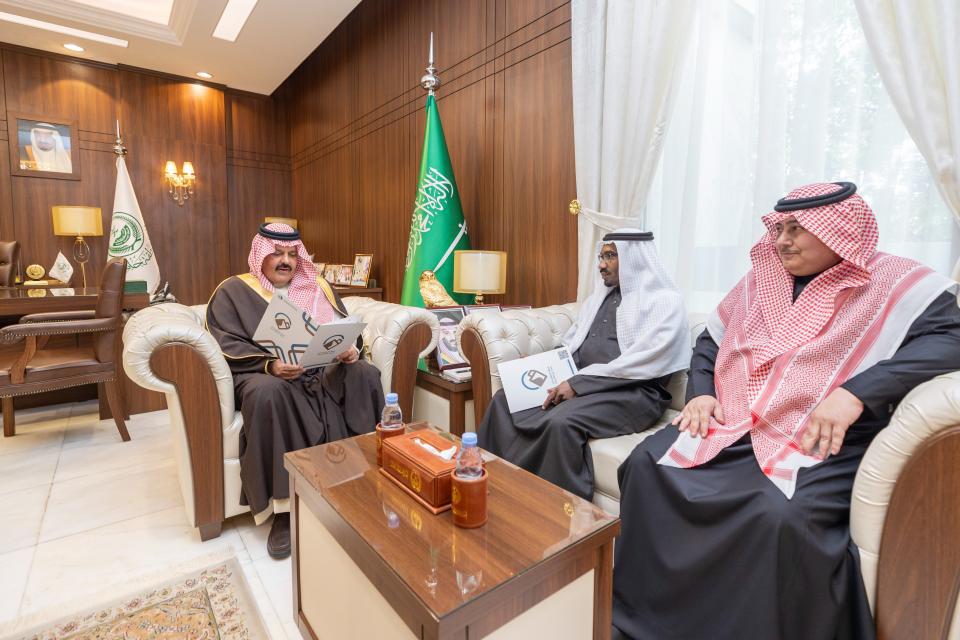 أمير حائل يستقبل مدير فرع وزارة الرياضة بالمنطقة ورئيس فريق هايكنج حائل
