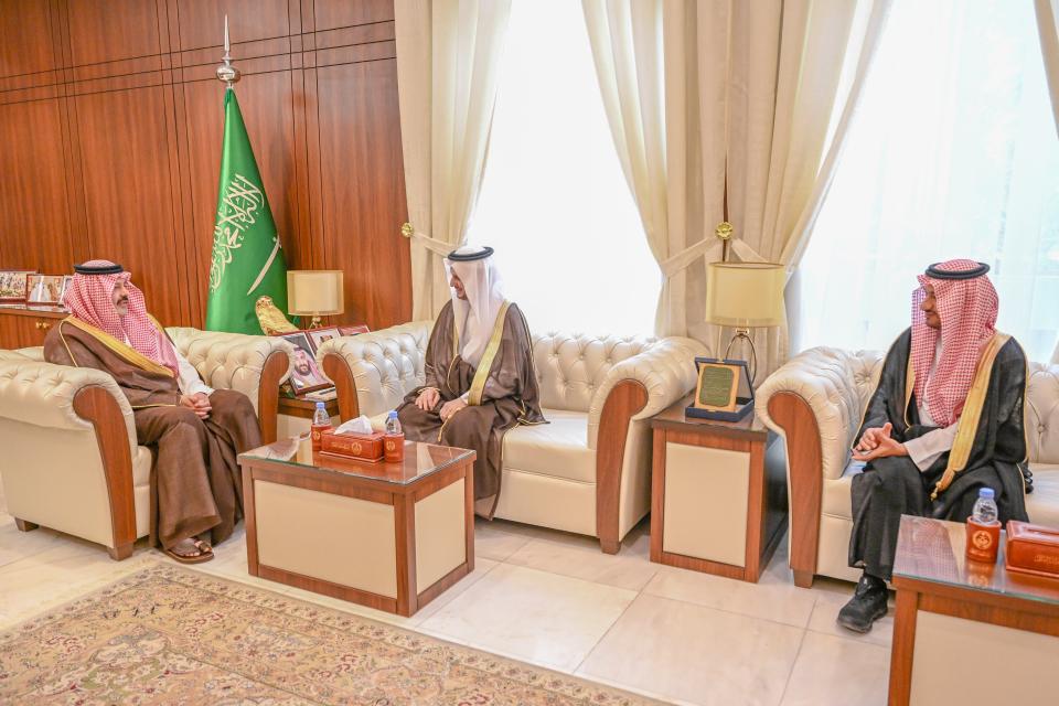 أمير منطقة حائل يستقبل رئيس القطاع الشمالي بشركة المياه الوطنية