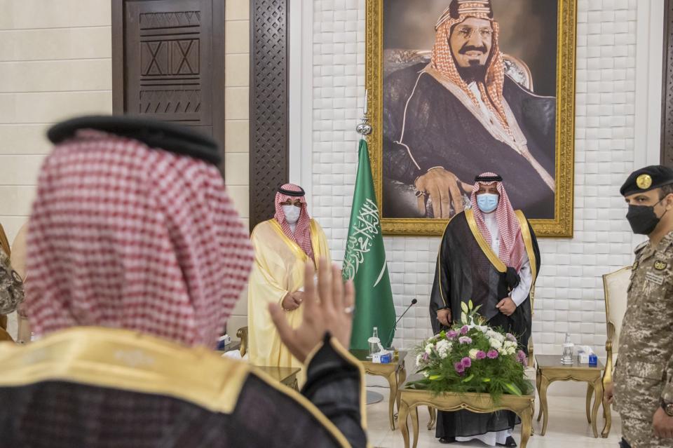 سمو أمير منطقة حائل يستقبل المهنئين بدخول شهر رمضان المبارك