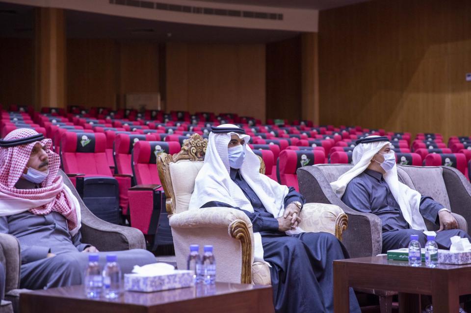 شهد وكيل الإمارة المساعد للشئون التنموية المكلف أ. صالح المطيري المحاضرة الثقافية والوطنية التي أقامها النادي الأدبي الثقافي