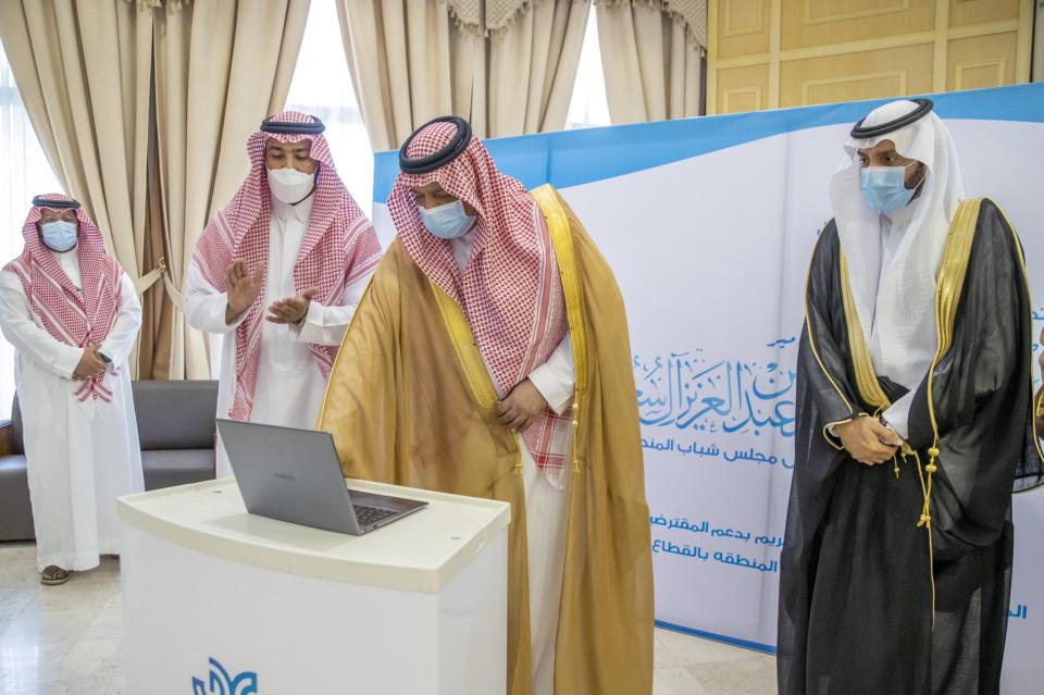 سمو أمير حائل يدشن مبادرة معالجة تعثر بعض المقترضين في قطاع المقاهي