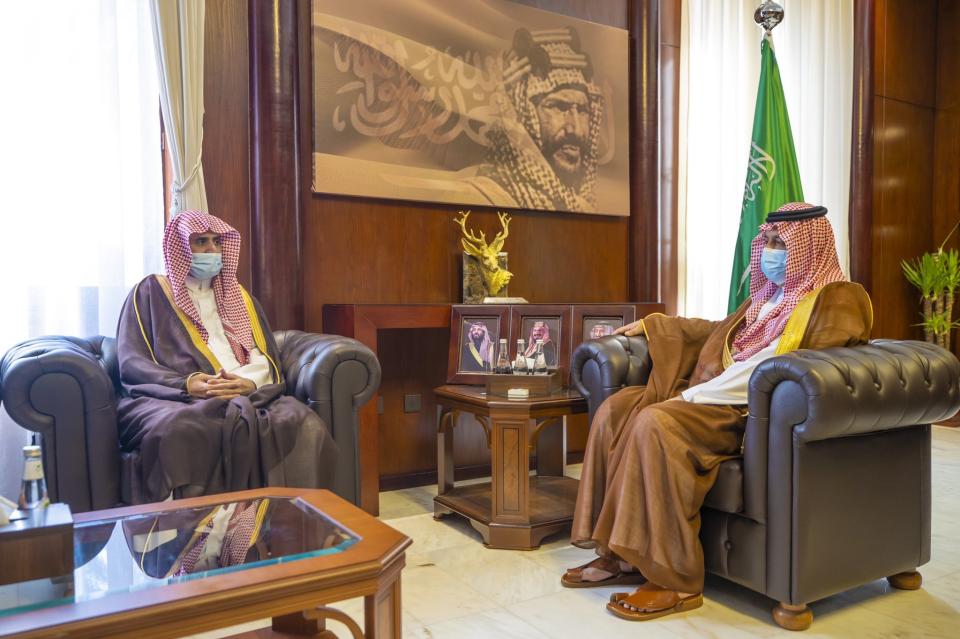 سمو أمير منطقة حائل يستقبل الدكتور الرضيمان