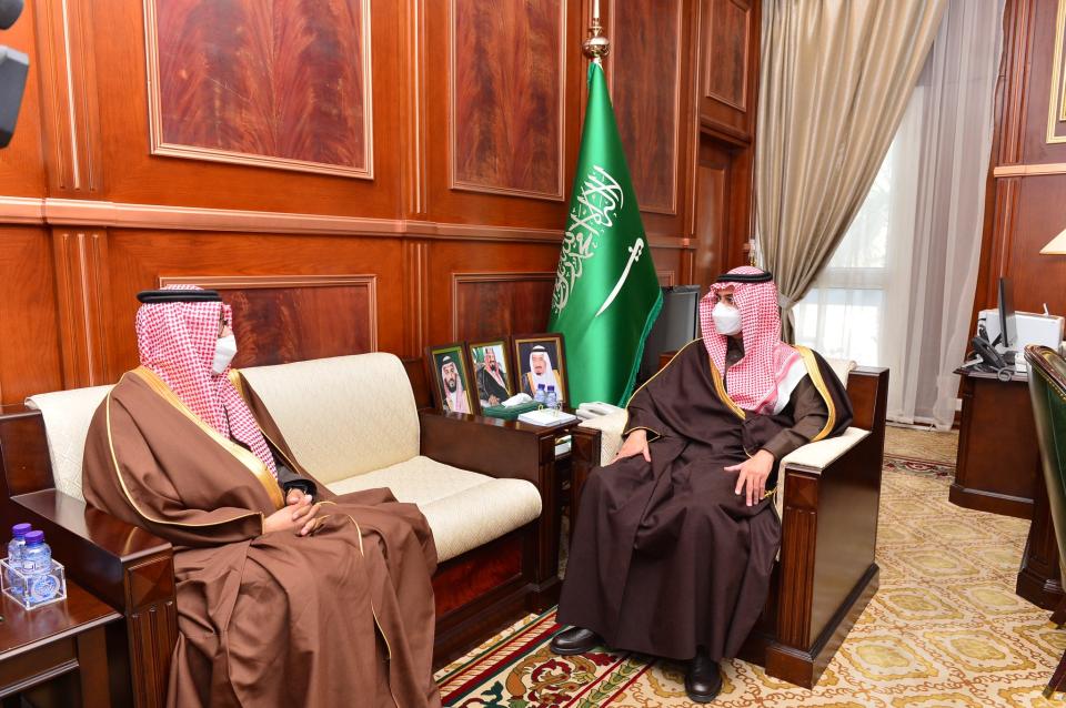 سمو الأمير فيصل بن فهد بن مقرن يستقبل الرئيس التنفيذي المعين لهيئة تطوير المنطقة