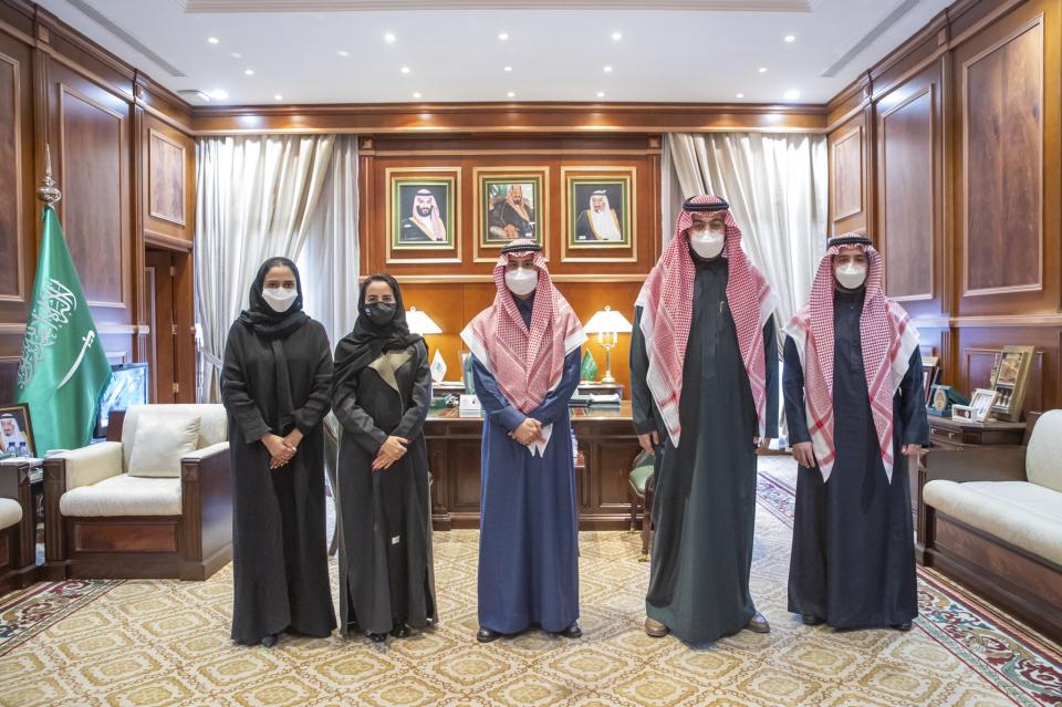 سمو نائب أمير حائل يستقبل فريق جمعية هاوي