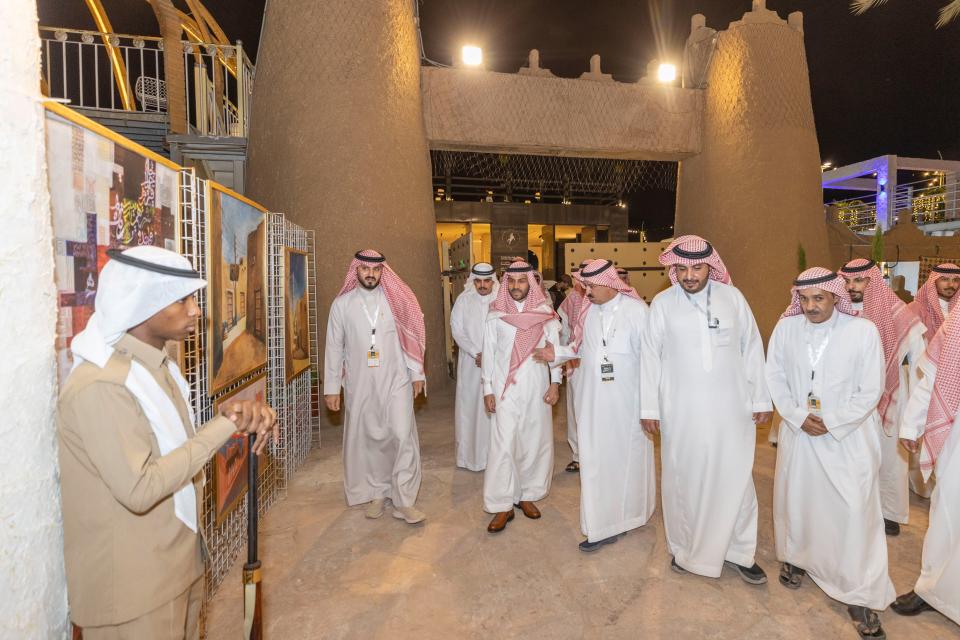 سموُّ الأميرِ فيصل بن فهد بن مقرن يزور فعاليات بيت حائل في نسخته الثانية.