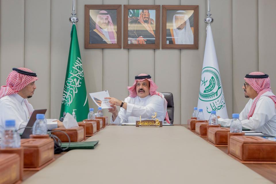 سمو أمير منطقة حائل يطلع على سير العمل في مشاريع هيئة تطوير المنطقة الحالية والمستقبلية
