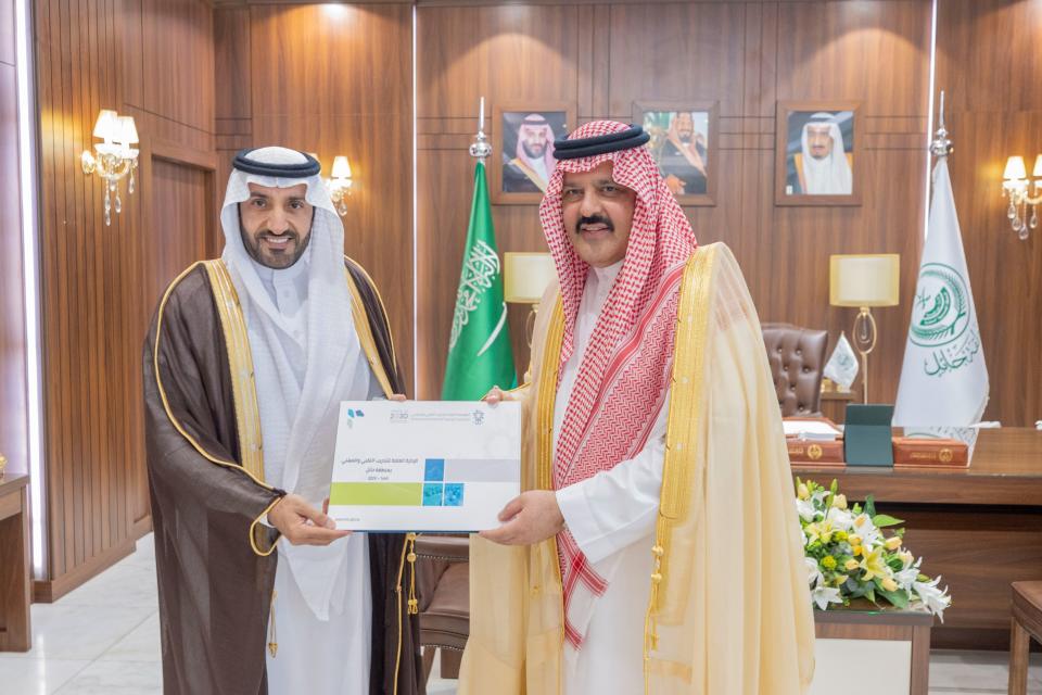 سمو أمير منطقة حائل يستقبل مدير إدارة التدريب التقني والمهني بالمنطقة.
