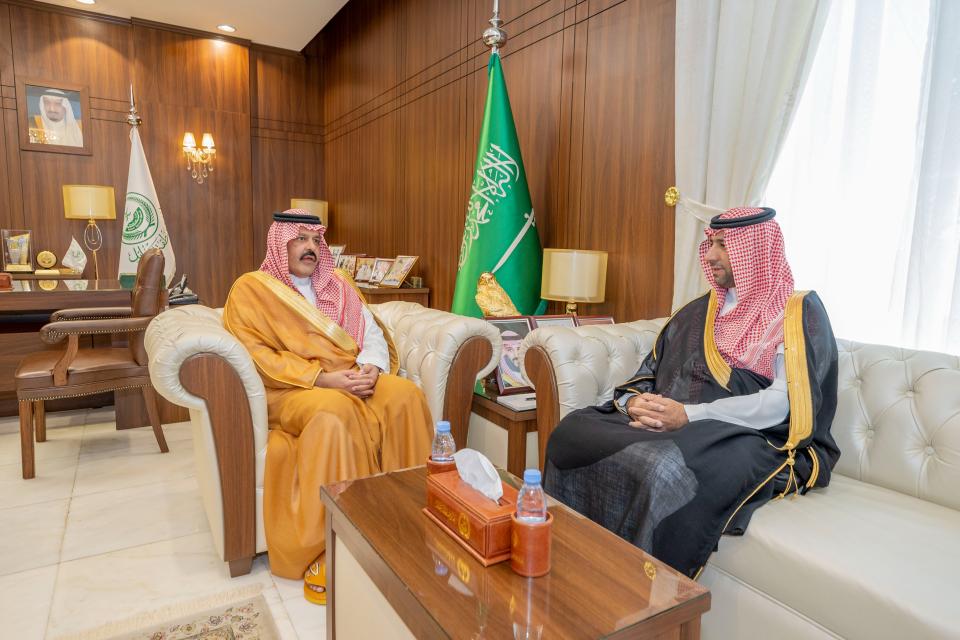 سمو أمير منطقة حائل يستقبل سمو الرئيس الفخري لمؤسسة الديوانية للعمل التطوعي