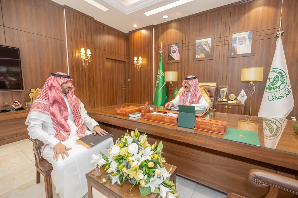 سمو الأمير عبدالعزيز بن سعد يستقبل مدير الصالات التنفيذية بالمنطقة الشمالية