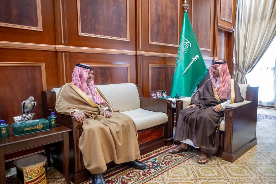 سمو نائب أمير حائل يستقبل مدير فرع وزارة النقل والخدمات اللوجستية بالمنطقة