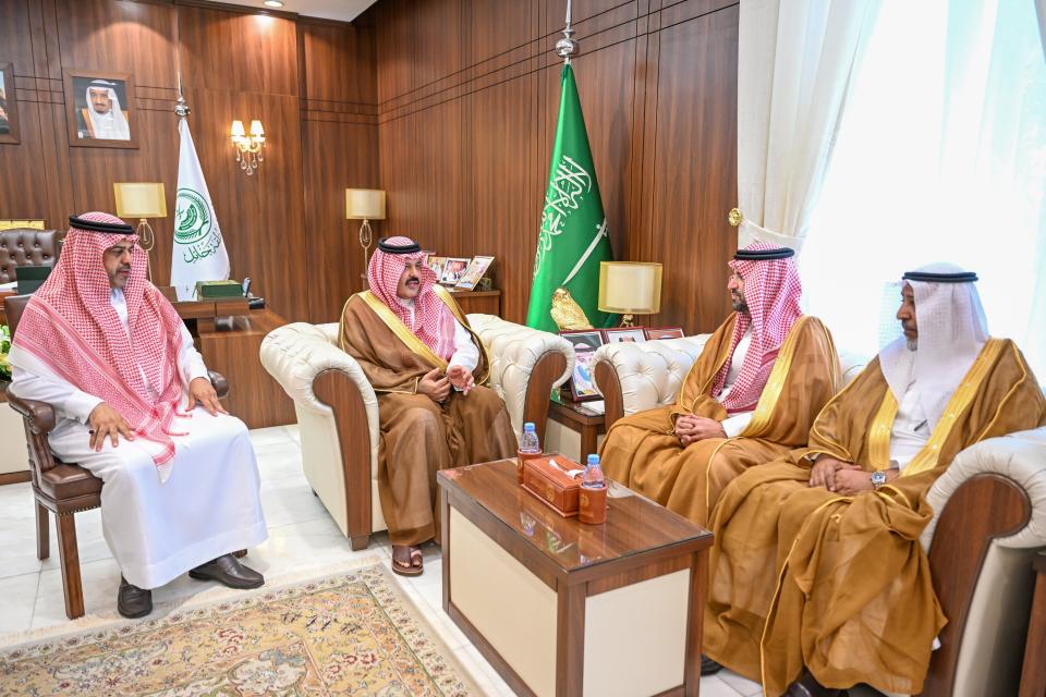 أمير منطقة حائل يستقبل وكيل وزارة الداخلية لشؤون المناطق والوفد المرافق 