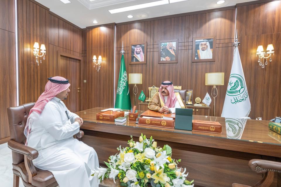 أمير منطقة حائل يطلع على خط سير المشاريع والخدمات البلدية ونسب الإنجاز 