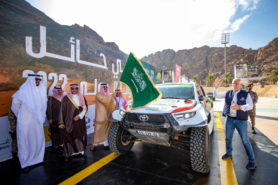 سمو أمير منطقة حائل يعلن انطلاق رالي حائل تويوتا الدولي 2022