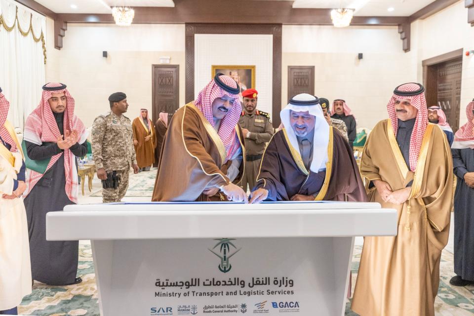 سموُّ أميرِ منطقة حائل يدشِّن 6 مشاريع للطرق بتكلفة بلغت 279،4 مليون ريال