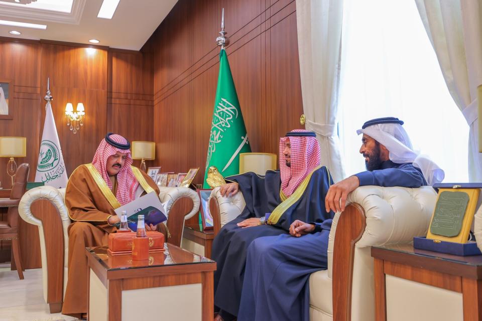 سمو أمير منطقة حائل يطّلع على التقرير السنوي لتجمع حائل الصحي خلال عام 2022