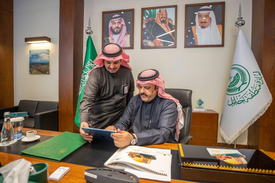 سمو الأمير عبدالعزيز بن سعد يطلع على تصاميم مشروع المنطقة المركزية ويُدشّن موقع المنتزه البري في حائل