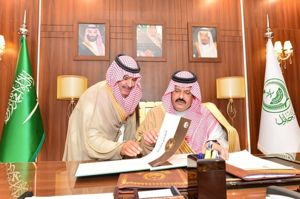 سمو أمير منطقة حائلي تسلم التقرير السنوي لفرع الإدارة العامة للمجاهدين